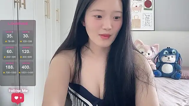 Snapshot of rose-u chatting on 04-14-26, 01:10 rose-u online show from 04-14-26, 01:10