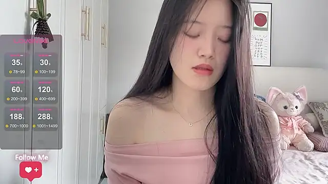 Snapshot of rose-u chatting on 05-13-26, 01:23 rose-u online show from 05-13-26, 01:23