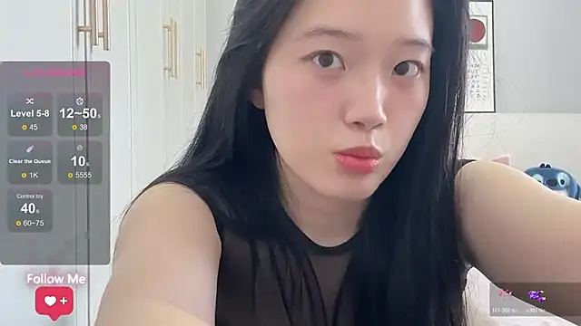 Snapshot of rose-u chatting on 04-19-26, 01:28 rose-u online show from 04-19-26, 01:28