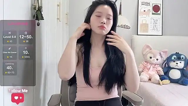 Snapshot of rose-u chatting on 04-26-26, 01:25 rose-u online show from 04-26-26, 01:25