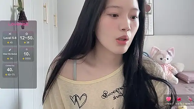 Snapshot of rose-u chatting on 04-30-26, 01:56 rose-u online show from 04-30-26, 01:56
