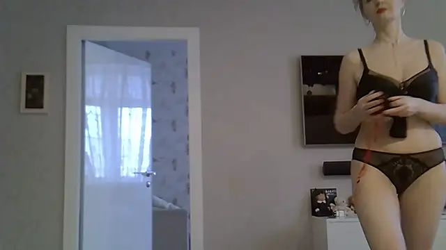 ZarinaSwift online show from 12-17-25, 04:39