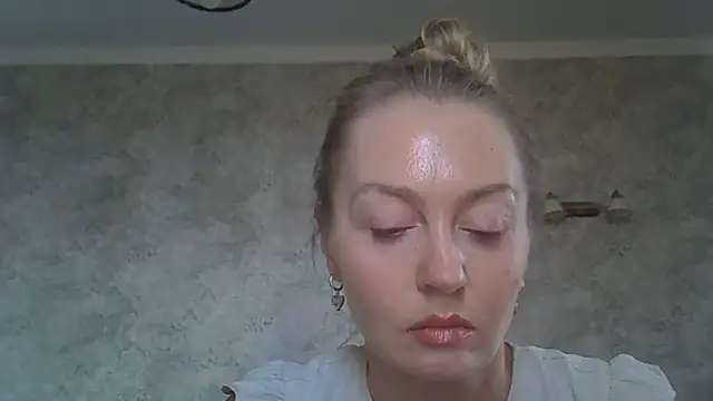 Snapshot of ZarinaSwift chatting on 06-07-26, 07:13 ZarinaSwift online show from 06-07-26, 07:13
