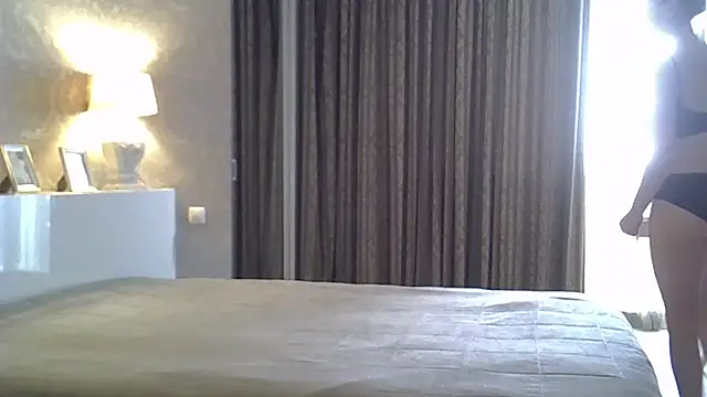 ZarinaSwift online show from 10-13-25, 04:14