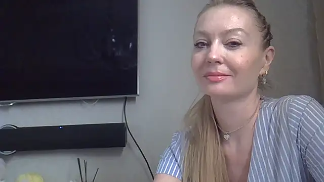 Snapshot of ZarinaSwift chatting on 02-07-26, 10:45 ZarinaSwift online show from 02-07-26, 10:45