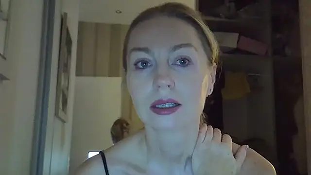 ZarinaSwift online show from 10-22-25, 04:23