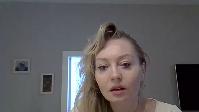 Snapshot of ZarinaSwift chatting on 05-14-26, 04:42 ZarinaSwift online show from 05-14-26, 04:42