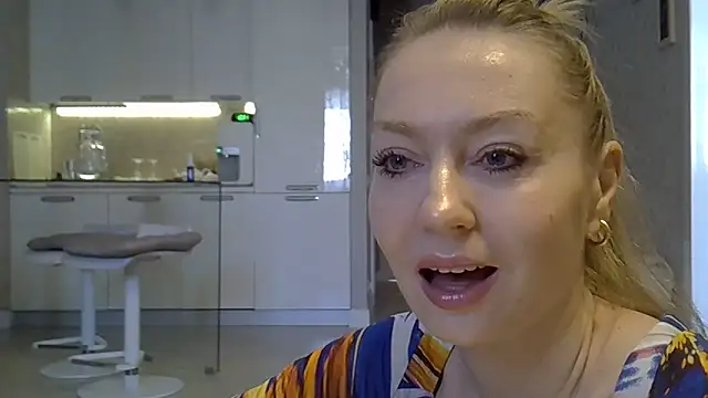 Snapshot of ZarinaSwift chatting on 02-25-26, 04:34 ZarinaSwift online show from 02-25-26, 04:34