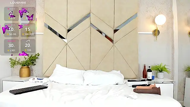 LiaVelez online show from 12-01-25, 01:45