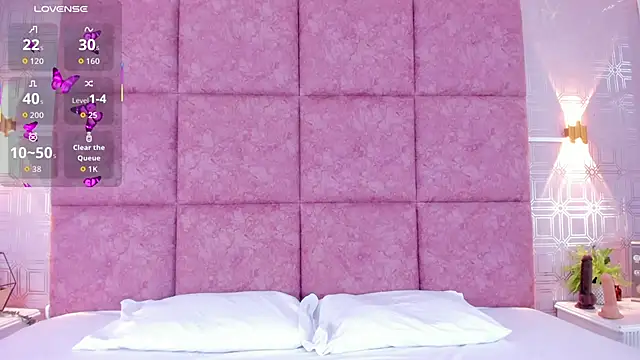 LiaVelez online show from 04-07-26, 01:46