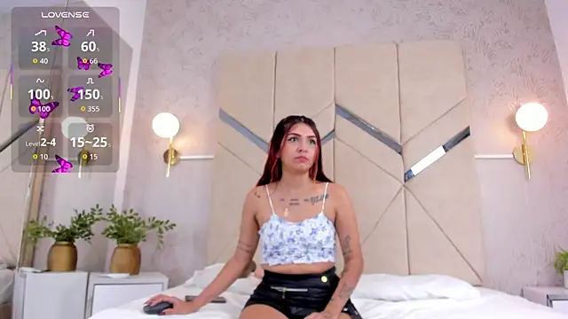 Snapshot of LiaVelez chatting on 09-20-25, 01:38 LiaVelez online show from 09-20-25, 01:38