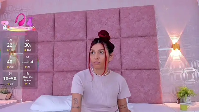 LiaVelez online show from 02-09-26, 01:42