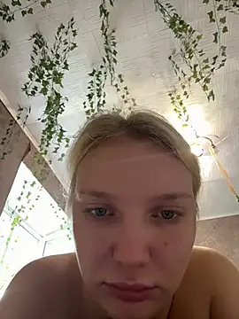 Snapshot of AmmyHot chatting on 06-28-26, 04:08 AmmyHot online show from 06-28-26, 04:08