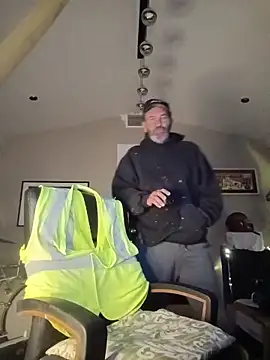 Hotbodyscottie online show from 11-12-25, 08:51