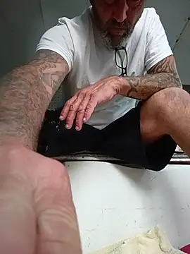 Hotbodyscottie online show from 11-15-25, 10:25