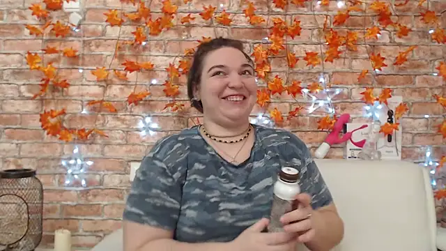 Amelia Kiss  online show from 11-22-25, 01:04