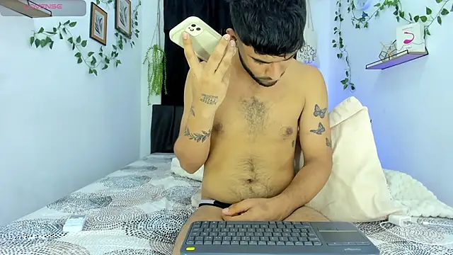 Snapshot of Alex_BigDickkk chatting on 09-10-25, 05:34 Alex BigDickkk online show from 09-10-25, 05:34