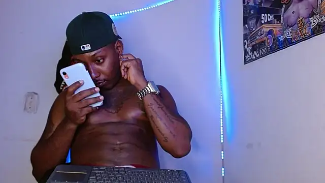 Snapshot of king__Black chatting on 06-21-26, 11:21 king Black online show from 06-21-26, 11:21
