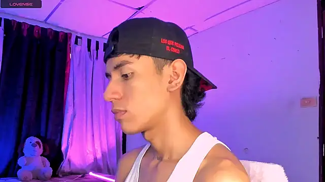 Snapshot of Levin_Hikaru chatting on 07-18-26, 04:15 Levin Hikaru online show from 07-18-26, 04:15