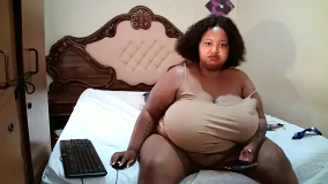 Snapshot of HOTBIGMELONSxx chatting on 10-17-25, 06:50 HOTBIGMELONSxx online show from 10-17-25, 06:50