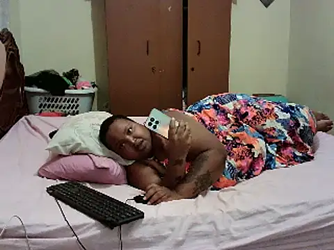 Snapshot of HOTBIGMELONSxx chatting on 02-22-25, 08:42 HOTBIGMELONSxx online show from 02-22-25, 08:42