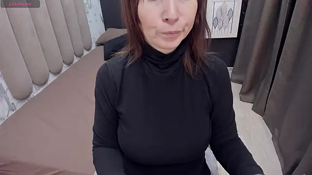 Snapshot of ZoeEast chatting on 10-24-25, 01:43 ZoeEast online show from 10-24-25, 01:43