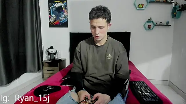 Snapshot of RyanHorseman chatting on 09-13-25, 03:39 RyanHorseman online show from 09-13-25, 03:39