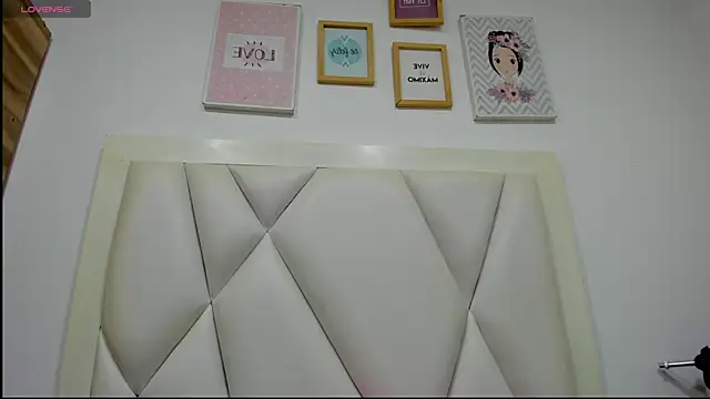 atilanadiaz7 online show from 04-09-26, 05:41