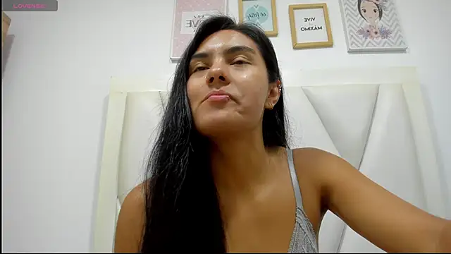 atilanadiaz7 online show from 04-28-26, 05:39