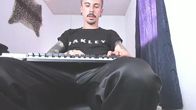 Aaron BigDickxxx online show from 06-01-26, 08:41