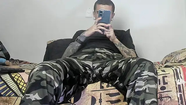 Aaron BigDickxxx online show from 11-05-25, 09:40