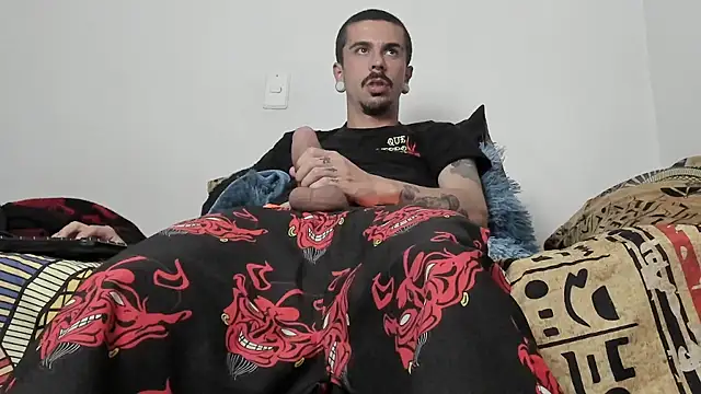 Aaron BigDickxxx online show from 11-09-25, 08:46