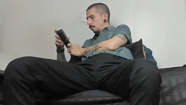 Aaron BigDickxxx online show from 10-24-25, 09:03