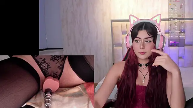 Snapshot of LiaGames chatting on 10-19-25, 06:05 LiaGames online show from 10-19-25, 06:05