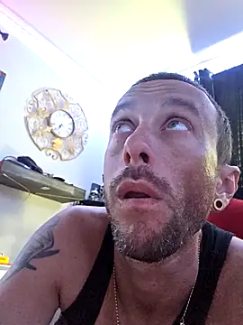 Snapshot of Twin2222 chatting on 09-27-25, 01:28 Twin2222 online show from 09-27-25, 01:28