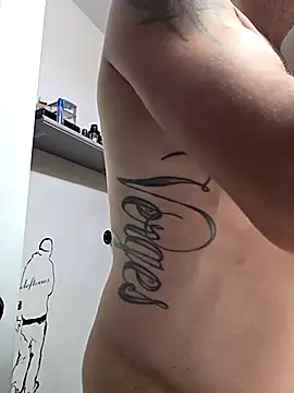 Snapshot of Twin2222 chatting on 10-01-25, 04:28 Twin2222 online show from 10-01-25, 04:28