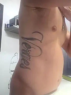 Snapshot of Twin2222 chatting on 10-21-25, 11:15 Twin2222 online show from 10-21-25, 11:15