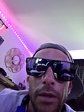 Snapshot of Twin2222 chatting on 09-20-25, 04:23 Twin2222 online show from 09-20-25, 04:23