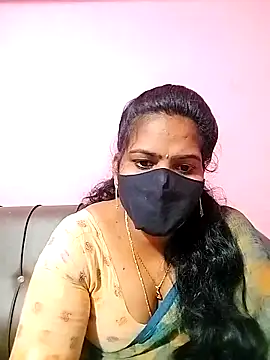 Snapshot of melina214 chatting on 02-06-25, 04:58 melina214 online show from 02-06-25, 04:58