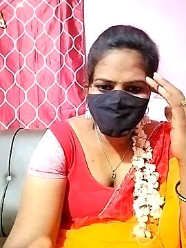 Snapshot of melina214 chatting on 03-08-25, 04:39 melina214 online show from 03-08-25, 04:39