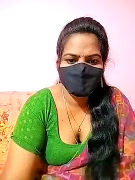 Snapshot of melina214 chatting on 02-04-25, 03:44 melina214 online show from 02-04-25, 03:44