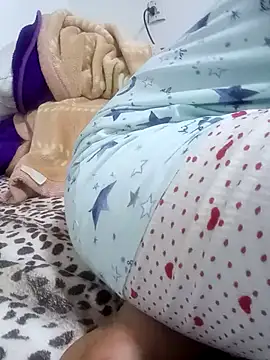 Snapshot of Bombamom chatting on 02-23-26, 01:33 Bombamom online show from 02-23-26, 01:33