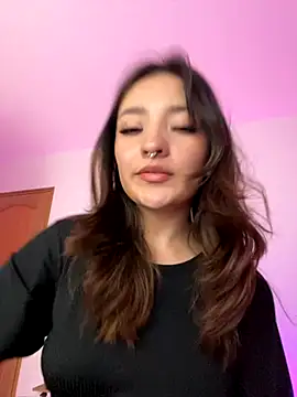 Snapshot of vayolett01_dakotta chatting on 09-19-25, 05:00 vayolett01 dakotta online show from 09-19-25, 05:00