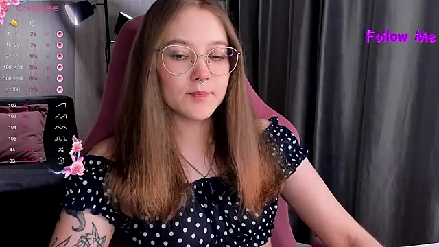 Snapshot of bunny_bubble chatting on 10-31-25, 11:22 bunny bubble online show from 10-31-25, 11:22