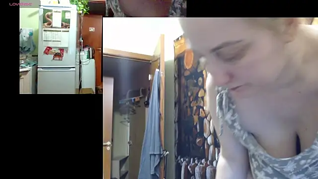 Sakura Green online show from 12-21-25, 07:04