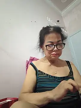 Snapshot of Hotestlove chatting on 06-14-26, 04:57 Hotestlove online show from 06-14-26, 04:57