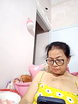 Hotestlove online show from 04-13-26, 01:59