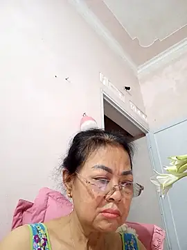 Hotestlove online show from 04-28-26, 10:47