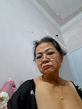 Hotestlove online show from 05-13-26, 10:39