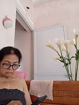 Hotestlove online show from 05-21-26, 04:54
